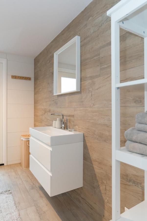 Studio Loet Schagen Luaran gambar